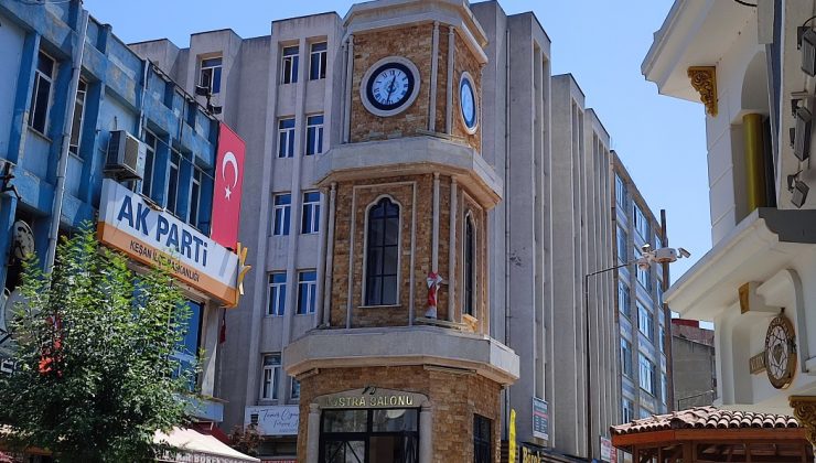 Vatandaşlar, sıcak havalarda belediyeden termometre talep etti:”Saat Kulesi’ne bir derece yakışır”