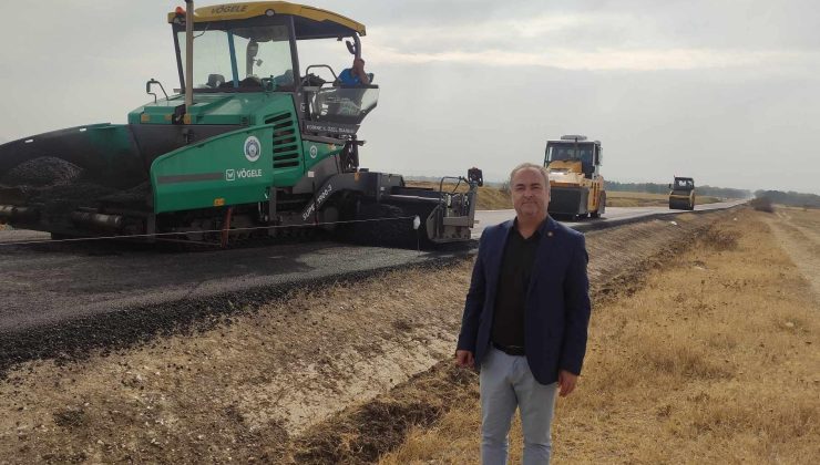 İpsala’da köy yollarına sıcak asfalt yapılıyor