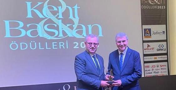 Helvacıoğlu, Kent&Başkan Dergisi’nin düzenlediği törende “En Başarılı Belediye Başkanı” ödülünü aldı