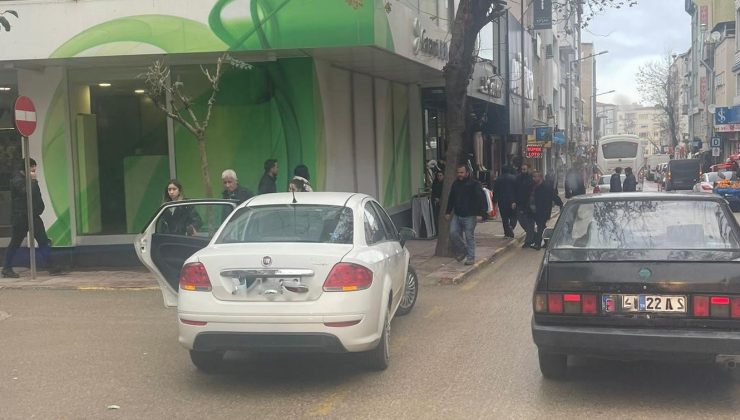 İnönü Caddesi’ndeki hatalı parklar dikkat çekiyor
