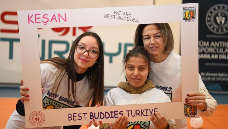 Best Buddies Türkiye ile gönüllü öğrenciler ve özel çocuklar eşleşti