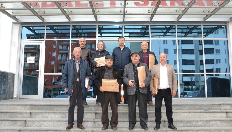 Muhtarlık bölgesi seçmen listelerini alan 8 merkez mahalle muhtarı adaylıklarını da açıkladı