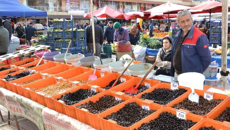 Pazaryerindeki zeytin çeşitliliği fiyatlara da yansıyor