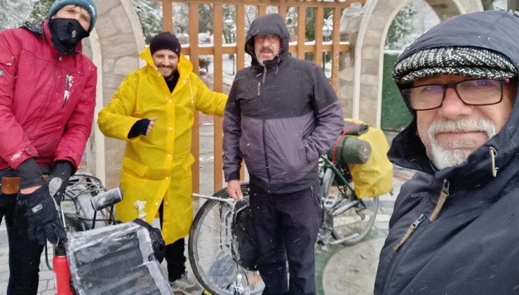 Kar ve tipide mahsur kalan bisikletçilere SARDOS sahip çıktı