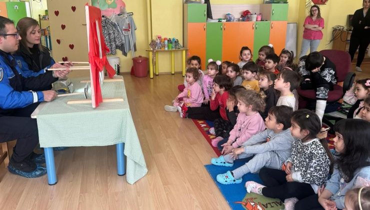 Polisler anaokulu öğrencilerine 112 Acil Çağrı Hattı’nı tanıttı
