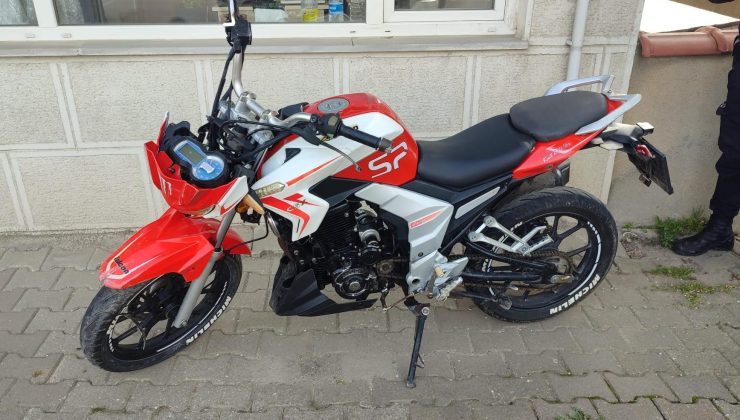 Devrilen motosiklette 2 kişi yaralandı