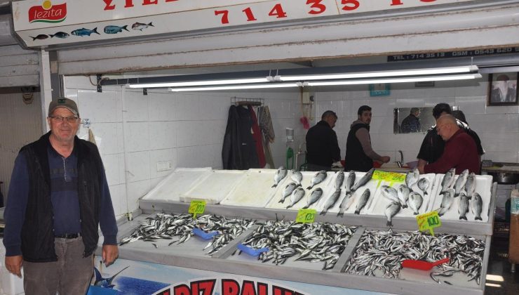 Balık Pazarı’nda balık çok müşteri az…