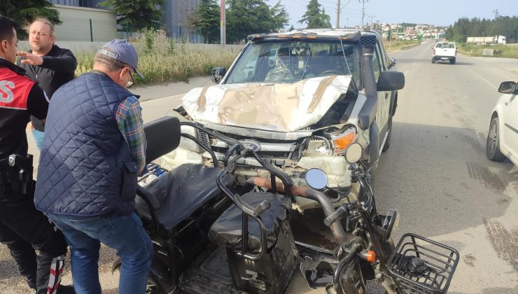 Kamyonet elektrikli bisiklete çarptı: 2 yaralı