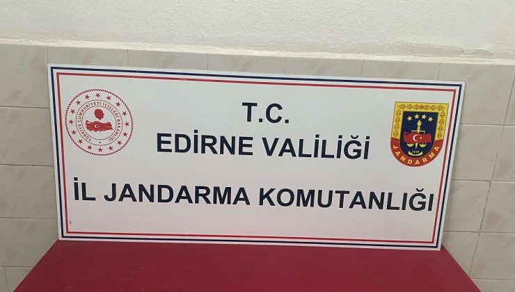 Ruhsatsız tabanca, şarjör ve fişek ele geçirildi