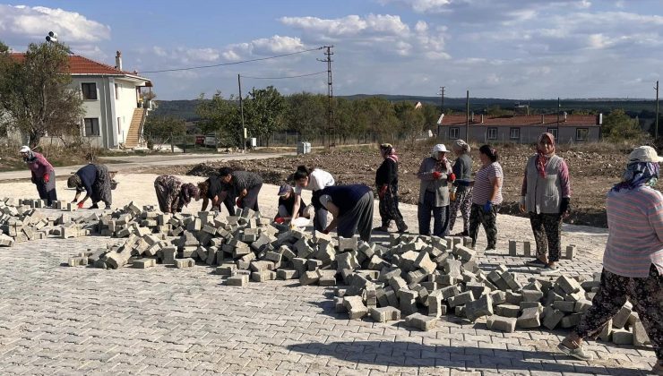 El ele verdiler taşları döşediler