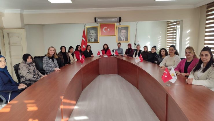 AK Parti Keşan Kadın Kolları Başkanı Nuriye Yıldız Altın: “Türk kadınının seçme ve seçilme hakkını kazandığı 5 Aralık’ı büyük bir azimle kutluyoruz”