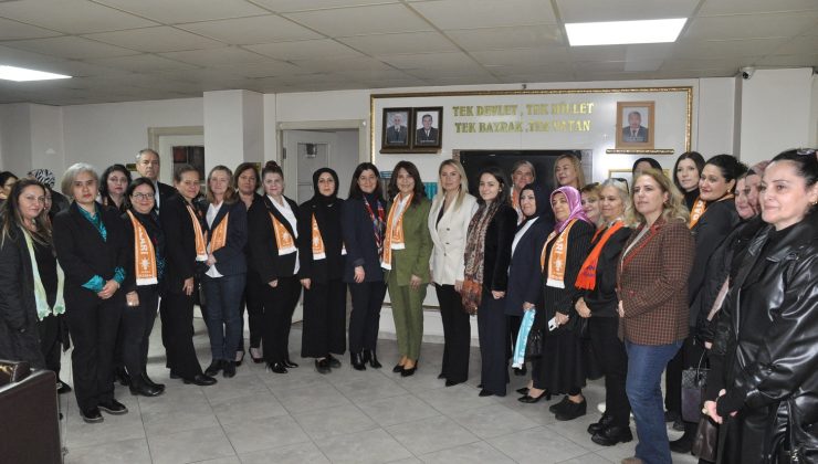 AK Parti Kadın Kolları 7. Olağan Genel Kurulu’nda Nuriye Altın güven tazeledi