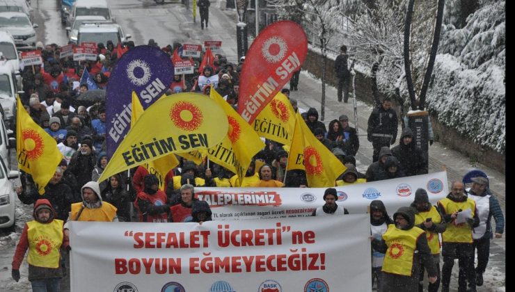 Sendikalar iş bıraktı: “İnsanca bir yaşam için iş bırakıyor, ‘sefalet zammı’ değil, emeğimizin karşılığını istiyoruz!”