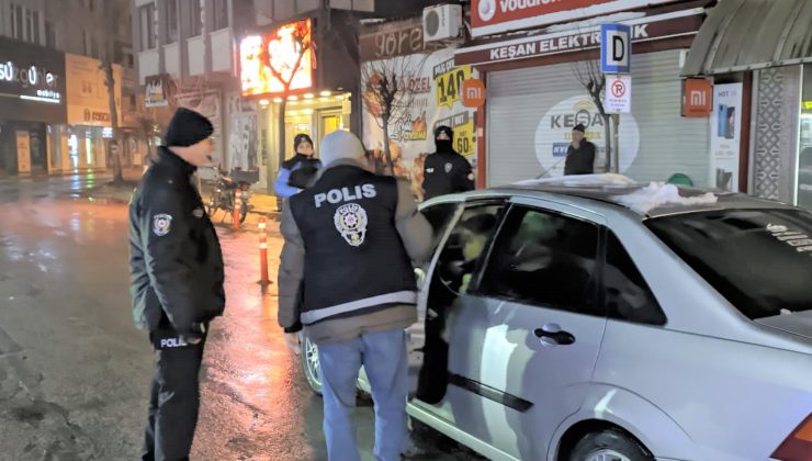 Trafik ve asayiş kontrolleri devam ediyor