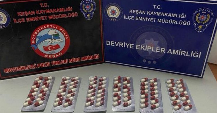 Elindeki poşetten 163 adet sentetik ecza çıktı