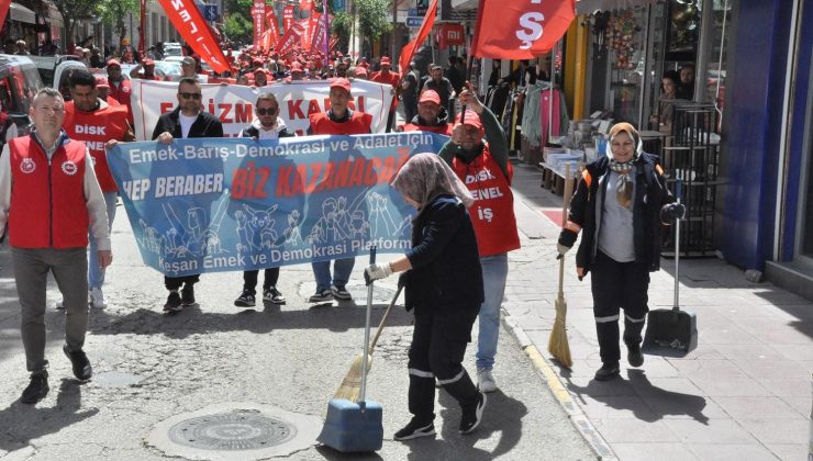 Onlar mesailerine devam etti