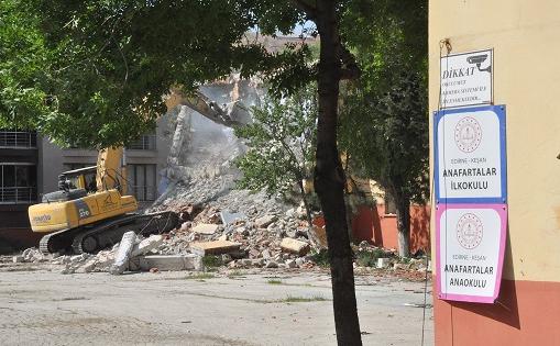 2 yıl sonra yıkımına başlanan okul için velilerden yeni soru:“Peki ne zaman yapılacak?”