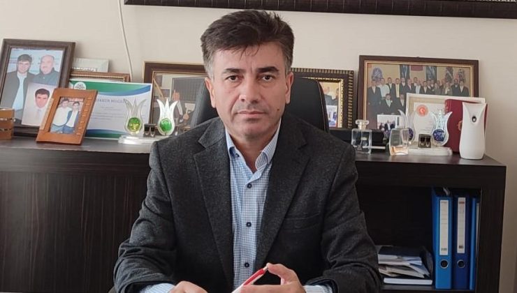 1 Mayıs kortejinde Erdoğan’a “Çirkin sözler” söylendiğini belirten Vural açıklama yaptı: “Çirkin sözleri sarf eden kendini bilmezleri kınıyorum”