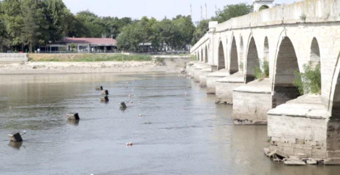 Meriç Nehri dibi gördü, tarihi kalıntılar gün yüzüne çıktı