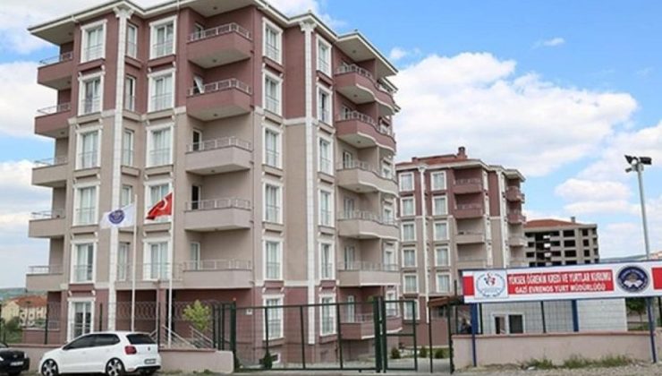 Zafer Parti’li gençler başla bir yurda taşınmak istemeyen gençlerin sesi oldu: “Üniversite gençliğinin sesini duyuruyoruz!”