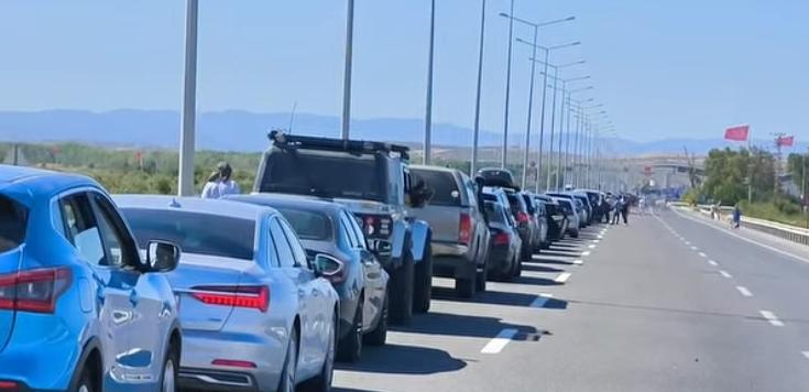 Kapıda gurbetçi yoğunluğu devam ediyor