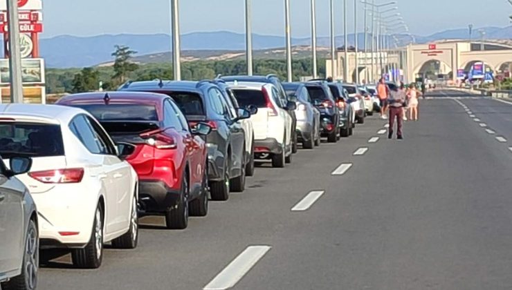Gümrük Kapısı’nda yoğunluk devam ediyor