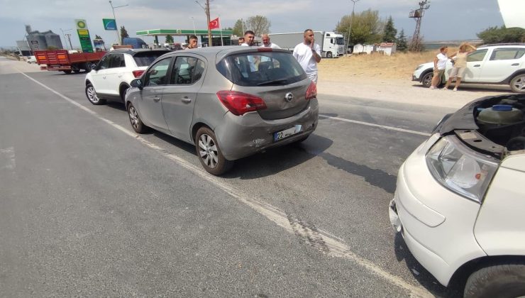 3 aracın karıştığı zincirleme kazada maddi hasar meydana geldi