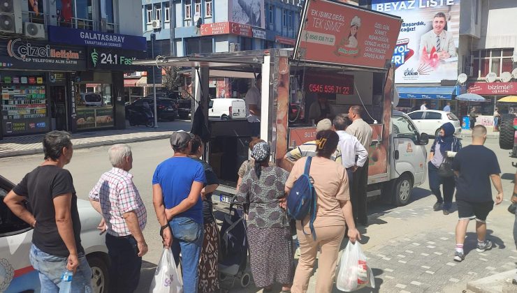 Mesai arkadaşları Emre Gürel hayrına lokma dağıttı