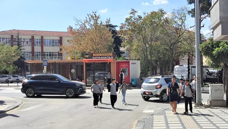 Velilerden “Yaya geçidi” talebi :“Okul girişlerindeki yaya geçidi çizgileri yenilenmeli”
