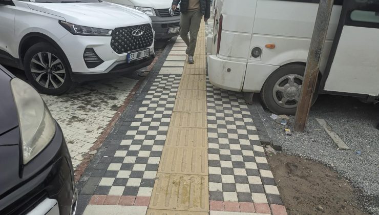 Yayalara araçlardan yer kalmıyor