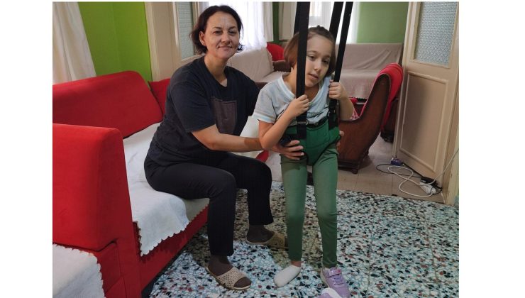 SMA Tip-2 hastası Melek yaşıtları gibi okula gitmek için yardım bekliyor