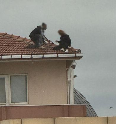 Meraklı gözler arasında hayatına son vermek istedi