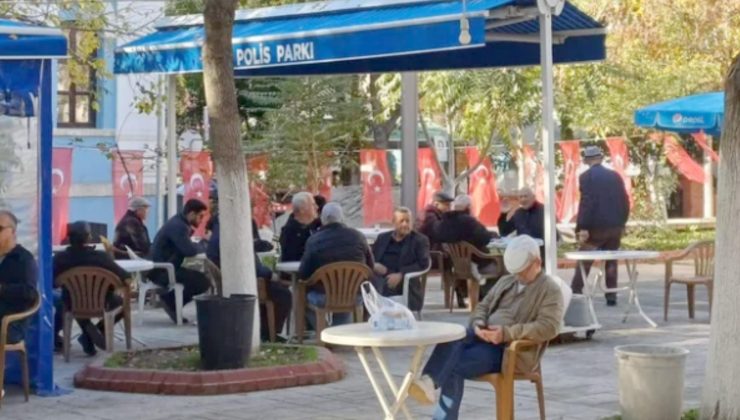 Edirne Belediyesi, şehitler için bayrak astı