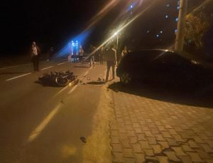 Otomobil ile motosiklet çarpıştı