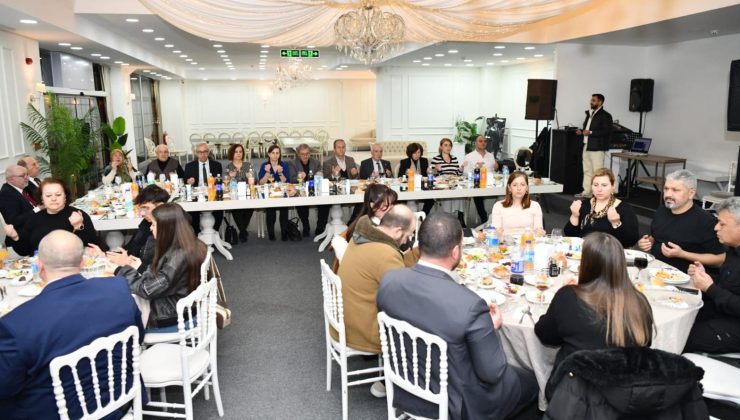 Muhtarlar, belediyenin iftar programında bir araya geldi