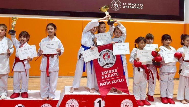 Karatecilerinden büyük başarı