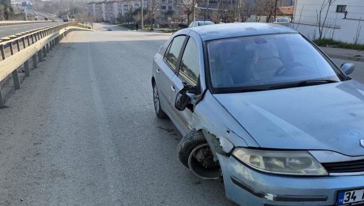 Kontrolden çıkan otomobil refüje çarptı