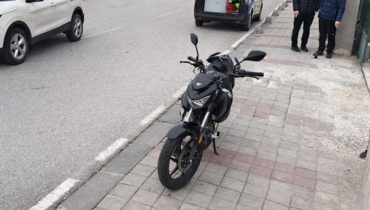 Motosiklet ile otomobil çarpıştı: 1 yaralı