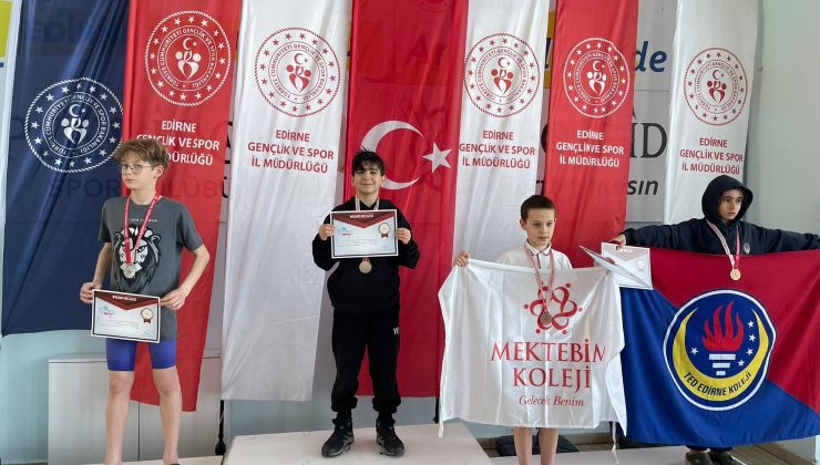 Yekta Baydar Ortaokulu öğrencileri okullarını 1.’liğe taşıdı