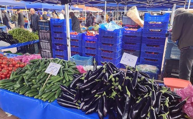 Salatalık ve patlıcan düştü