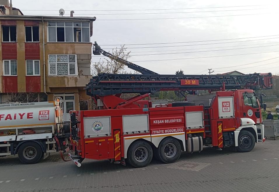 Evi yaktı babasını aradı