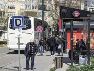 Yunanistan’dan gelen vatandaşlar halk pazarına ilgi gösteriyor