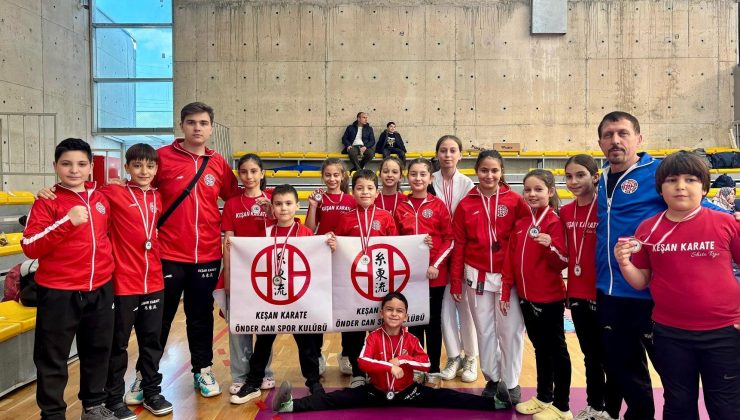 Karatecilerden Keşan’a 32 madalya
