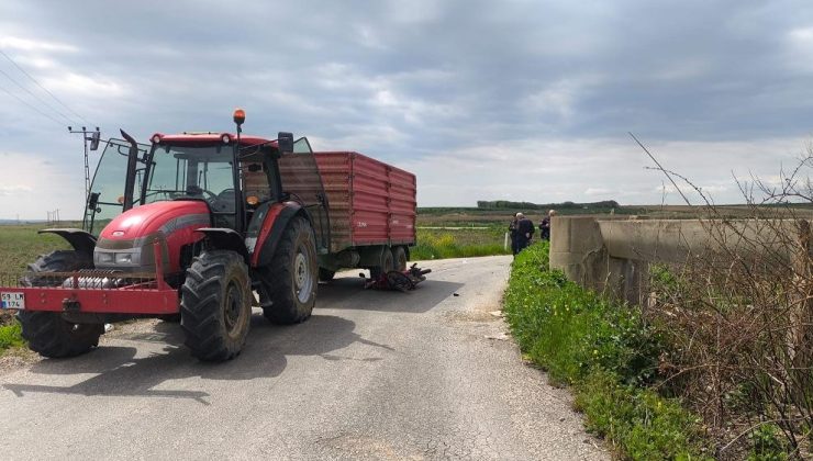 Motosiklet traktör römorkuna çarptı: 1’i ağır 2 yaralı
