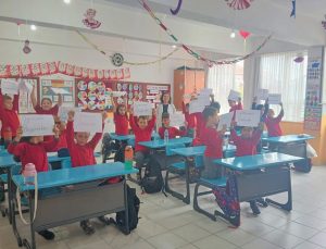 Dr. Ali İhsan Çuhacı öğrencilerinden öğretmenlerine anlamlı destek