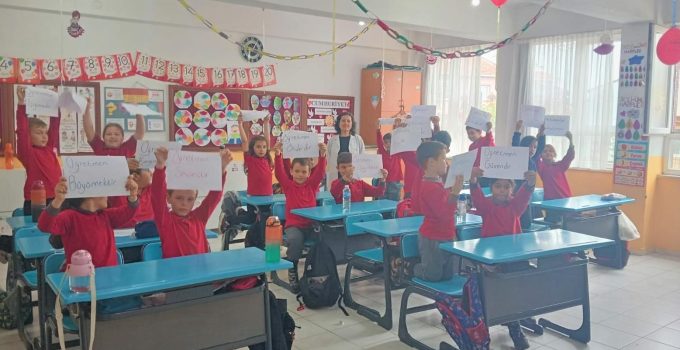 Dr. Ali İhsan Çuhacı öğrencilerinden öğretmenlerine anlamlı destek