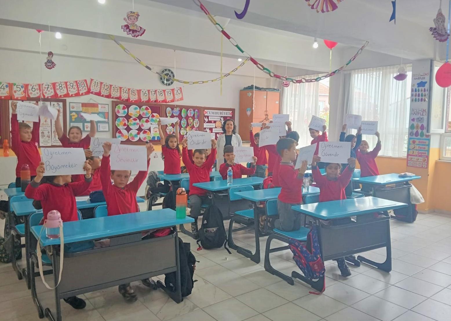 Dr. Ali İhsan Çuhacı öğrencilerinden öğretmenlerine anlamlı destek