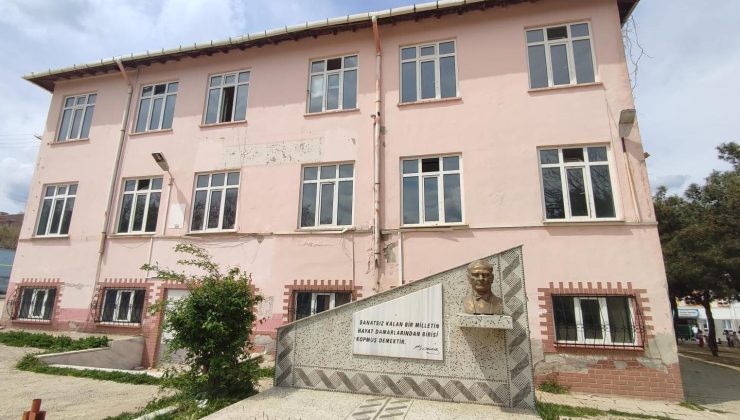 Öğrencilerin güvenliği için boşaltılmış