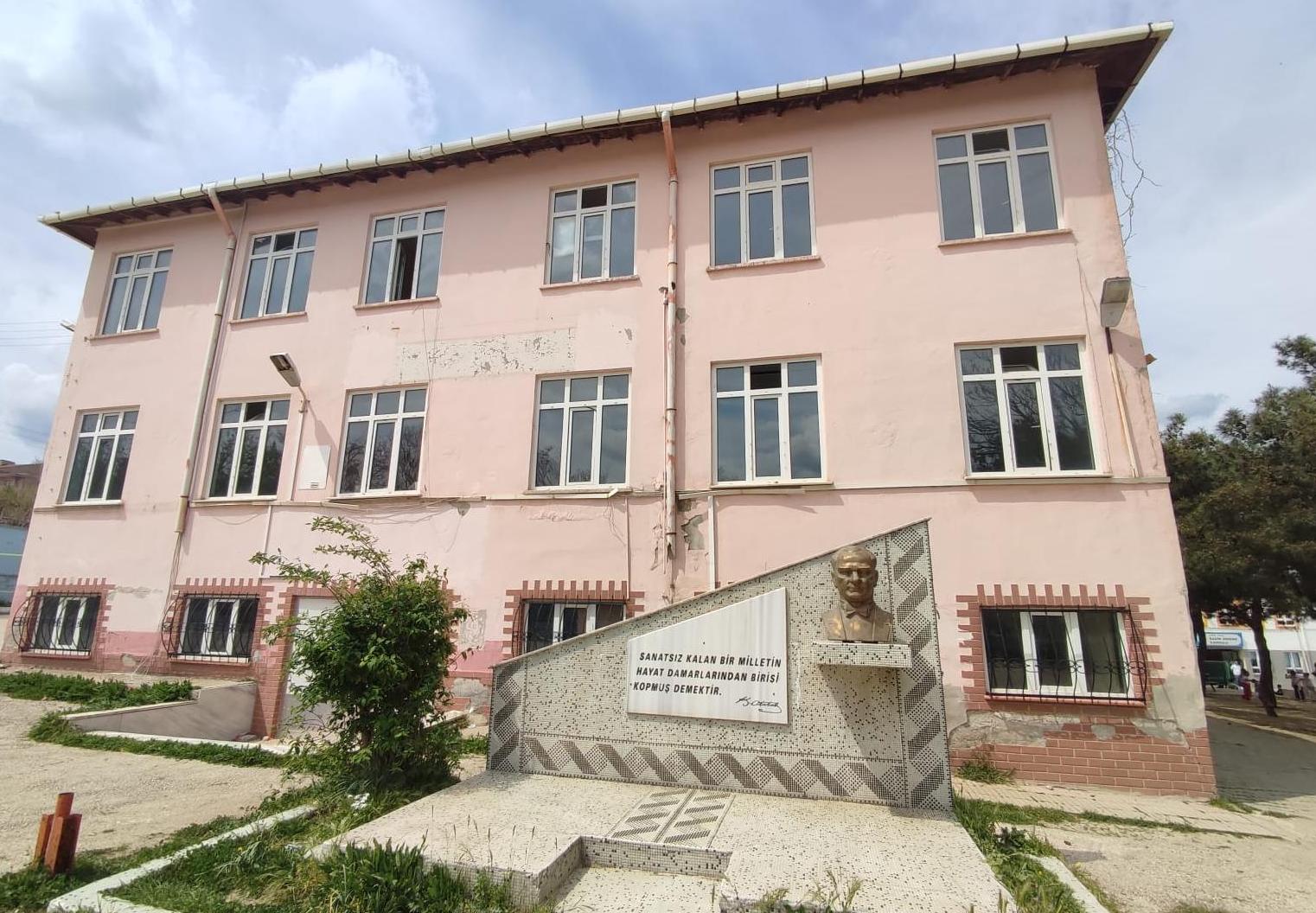 Öğrencilerin güvenliği için boşaltılmış