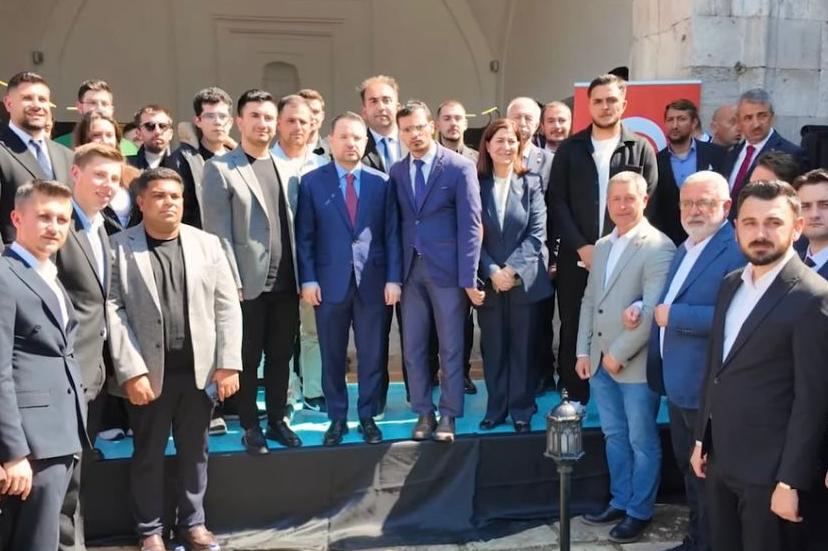 Bakan Gürlek gençler ile bir araya geldi